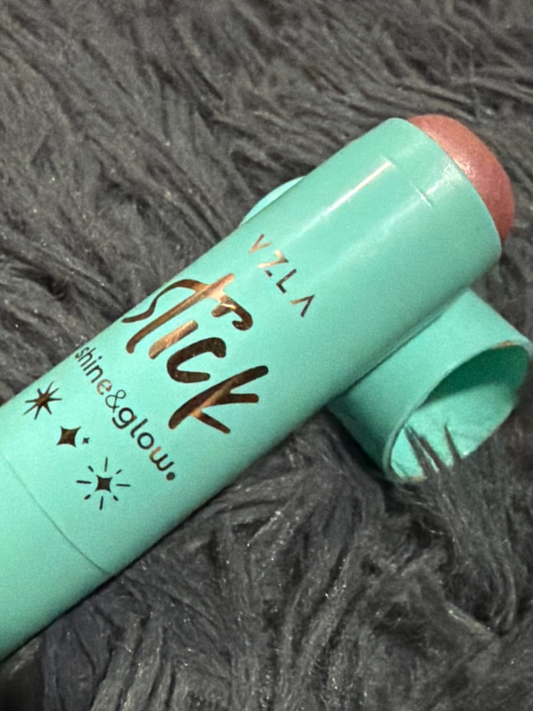 Customer photo review of Shine And Glow – Iluminador Em Stick – Vizzela