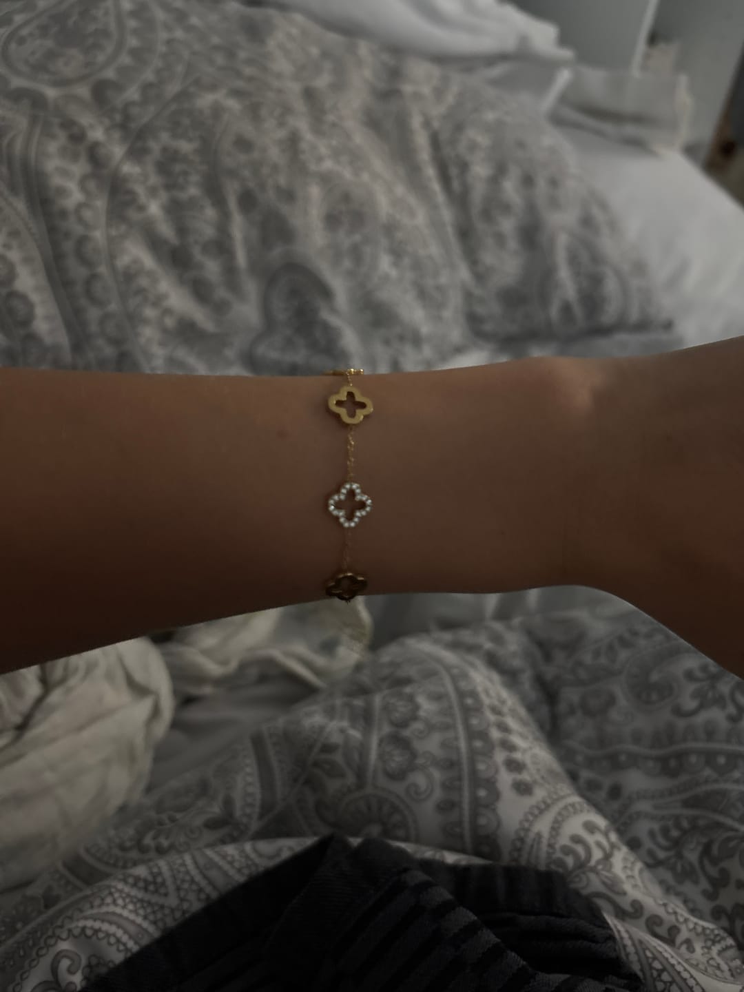 Customer photo review of Spring Lucky Leaf Armband 14K Vergoldet