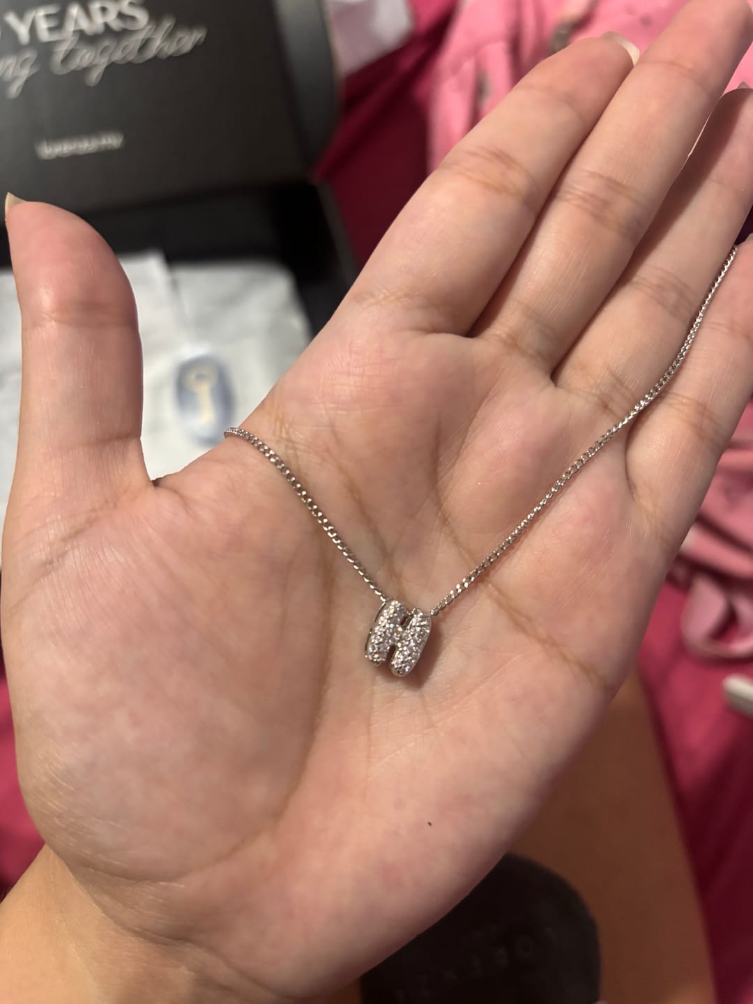 Customer photo review of Collar Plateado Inicial Mini Bubble Zirconias