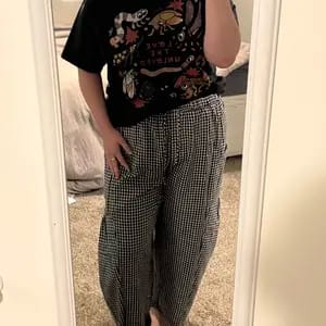 Customer photo review of DWNLY Linen Pants
