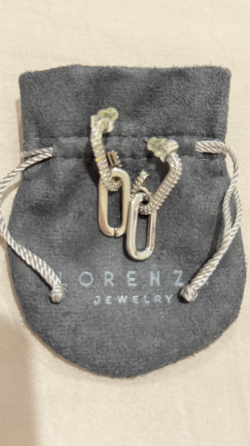Customer photo review of Par Arete Zirconias Con Eslabon Rectangular