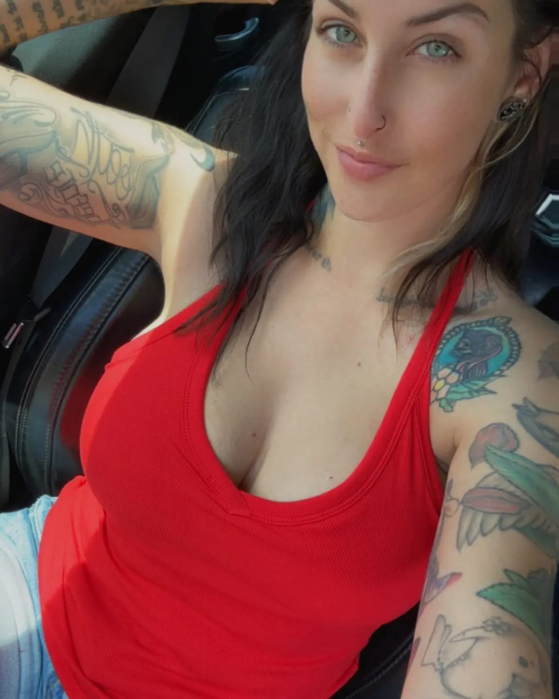 Customer photo review of Built-in Bra Ribbed Solid Tank Top