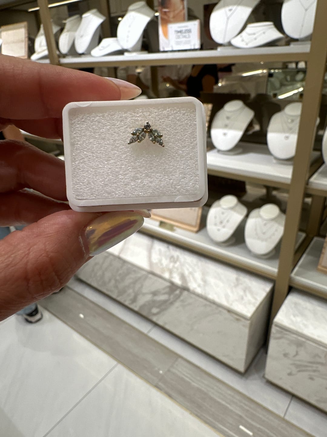Customer photo review of Acero Inoxidable Dorado Con Zirconias Primera Perforación