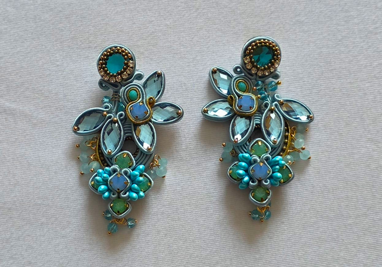 Customer photo review of Große Soutache-Ohrringe in zarten Hellblautönen