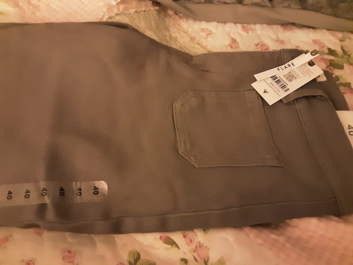 Customer photo review of Pantalón Straight Pocket Grey