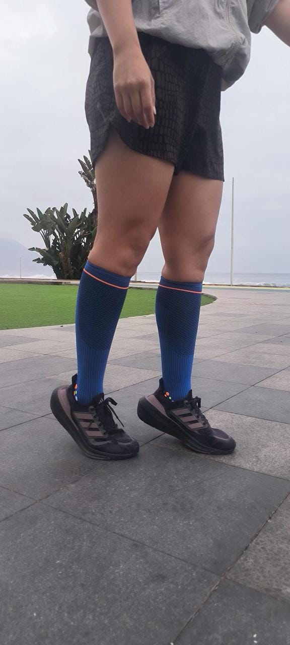 Customer photo review of Calcetin Runner de Compresion EVOLUTION Blue + Regalos