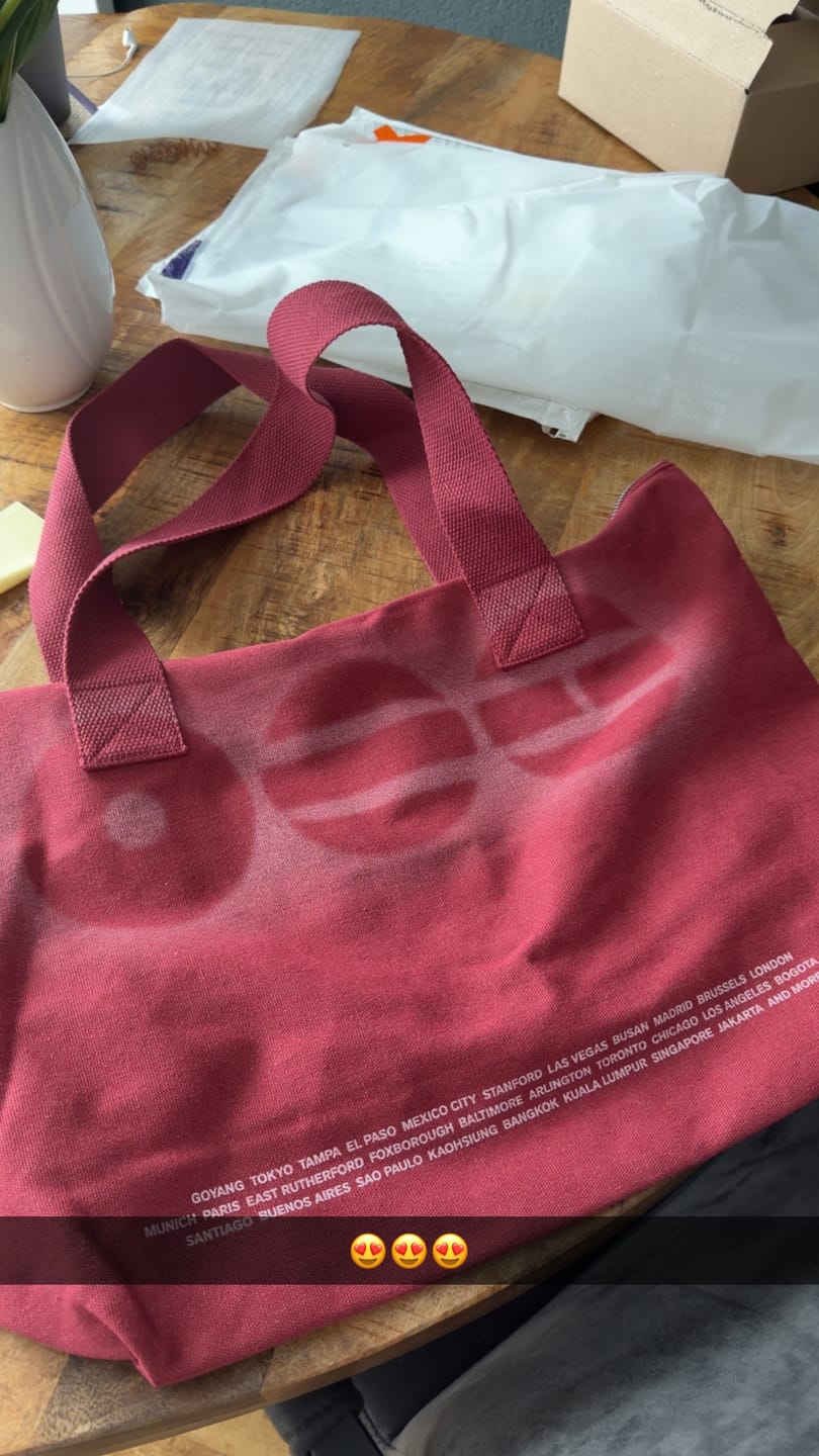 Customer photo review of [2ND PRE-ORDER] BTS - ARIRANG WORLD TOUR OFFICIAL MD FABRIC BAG