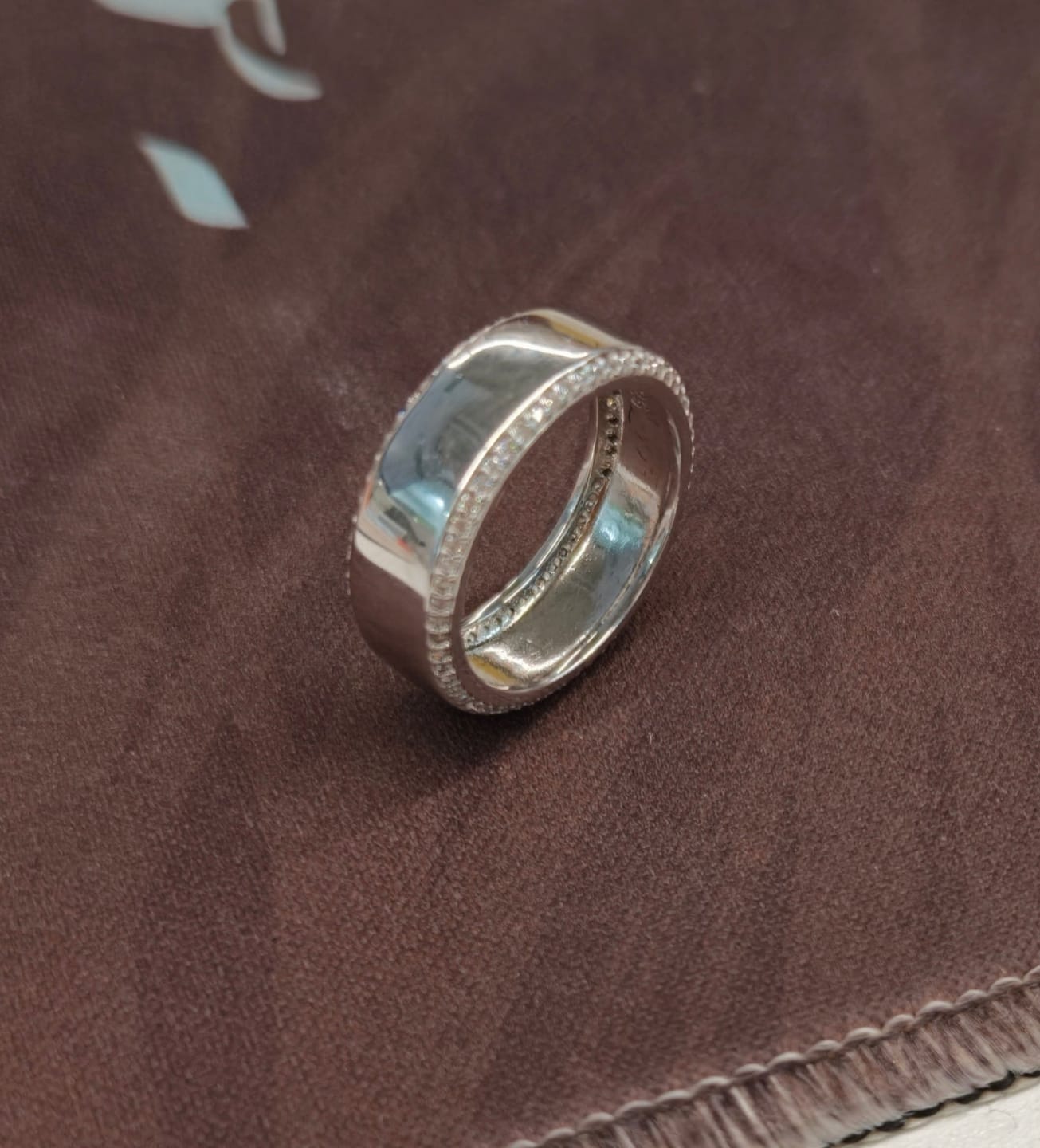 Customer photo review of Louily 1.0Ct Classic Design White Gold Men's Wide Wedding Band