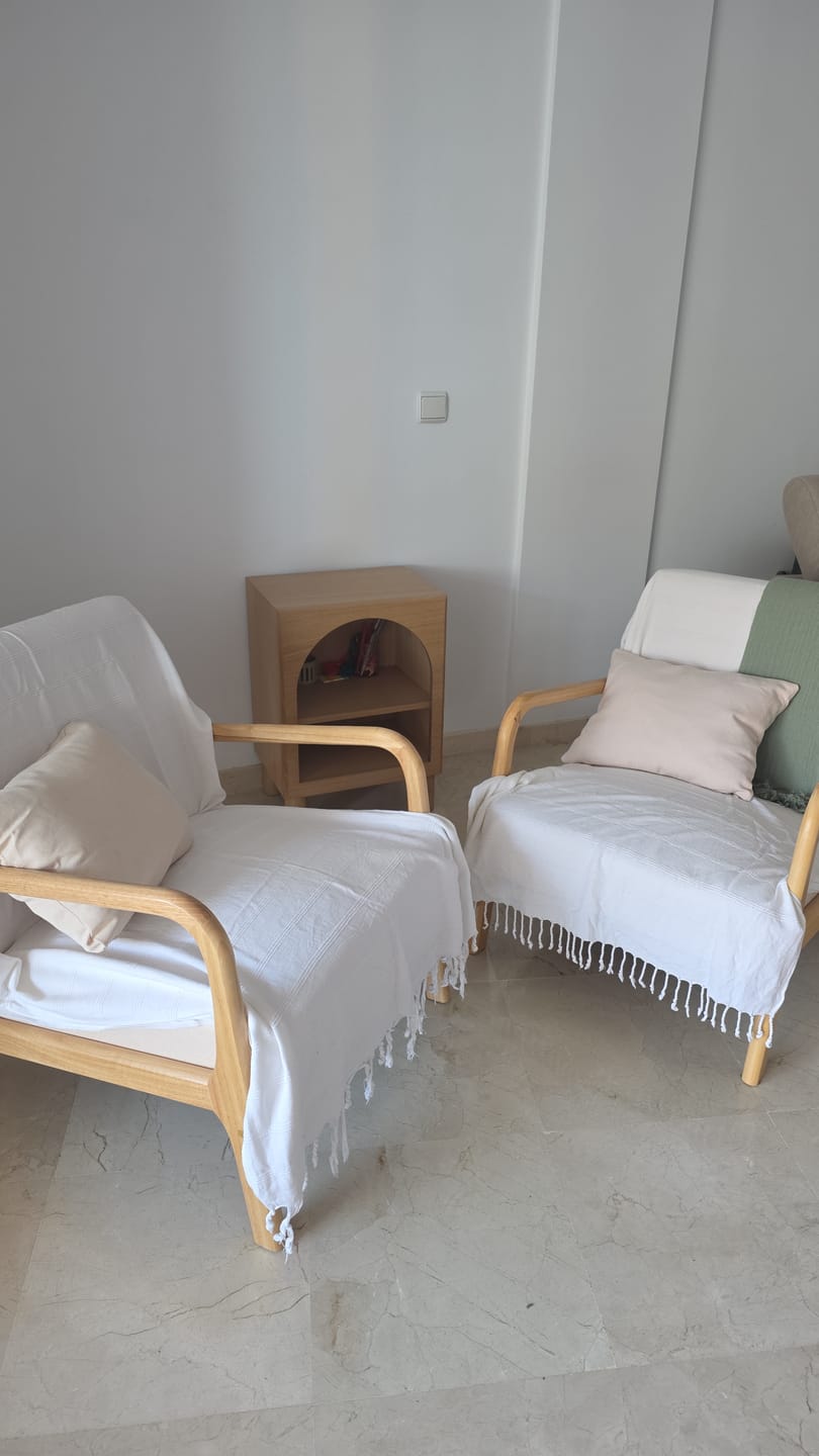 Customer photo review of OHAMA - Fauteuil de salon en bois massif et tissu beige