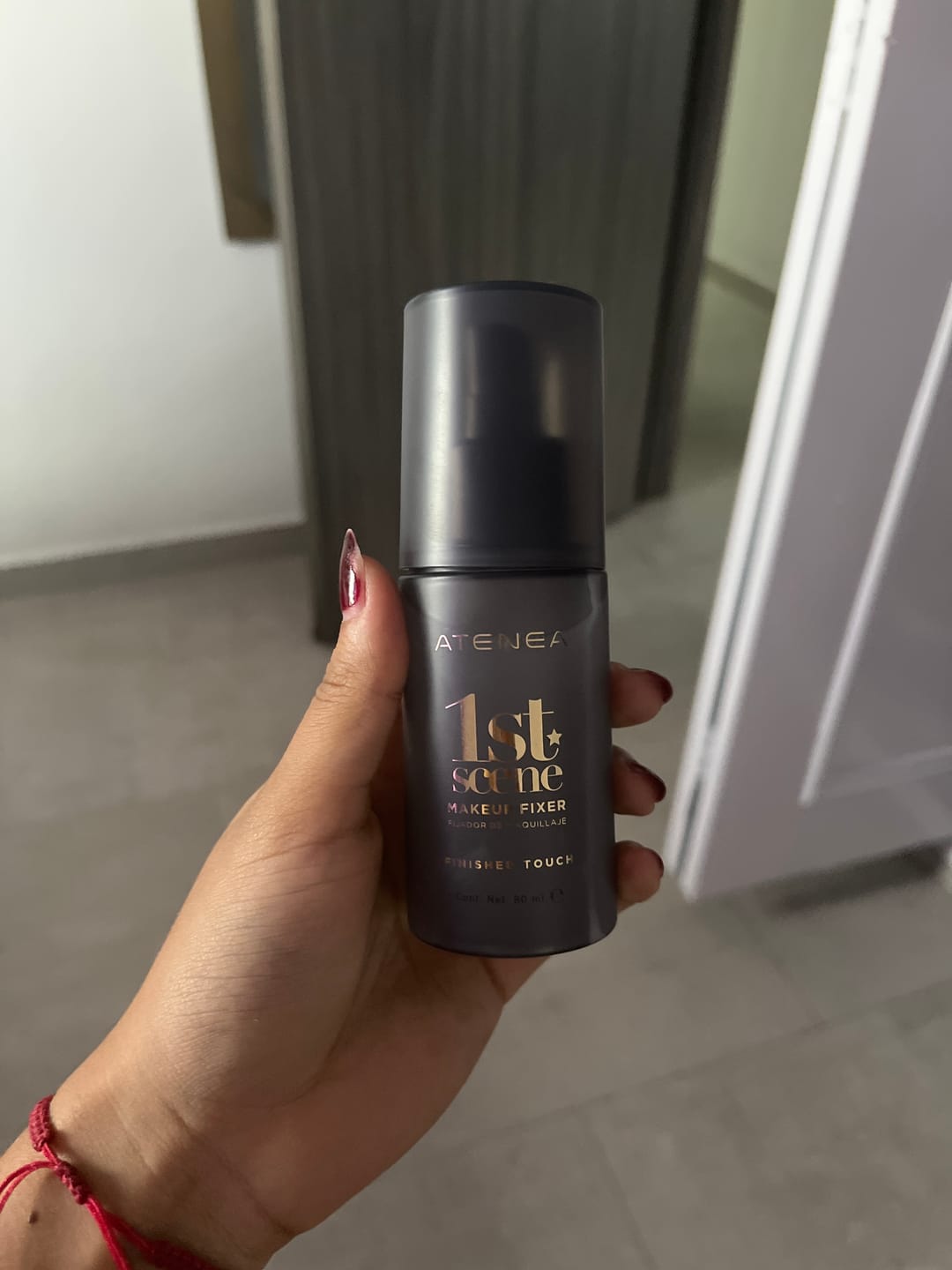 Customer photo review of FIJADOR DE MAQUILLAJE 1ST SCENE