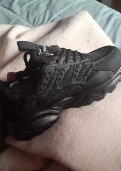 Customer photo review of Chaussures de Sécurité en Acier Confortables