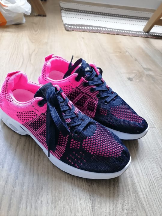 Customer photo review of Baskets RUNNING Respirantes pour femmes