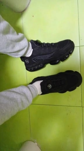 Customer photo review of Chaussures de Sécurité avec Lacet à Bouton Rotatif