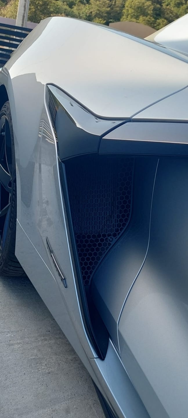 Customer photo review of Corvette C8 Z06 Aluminum Black Rear Side Intake Mesh Grille Inserts