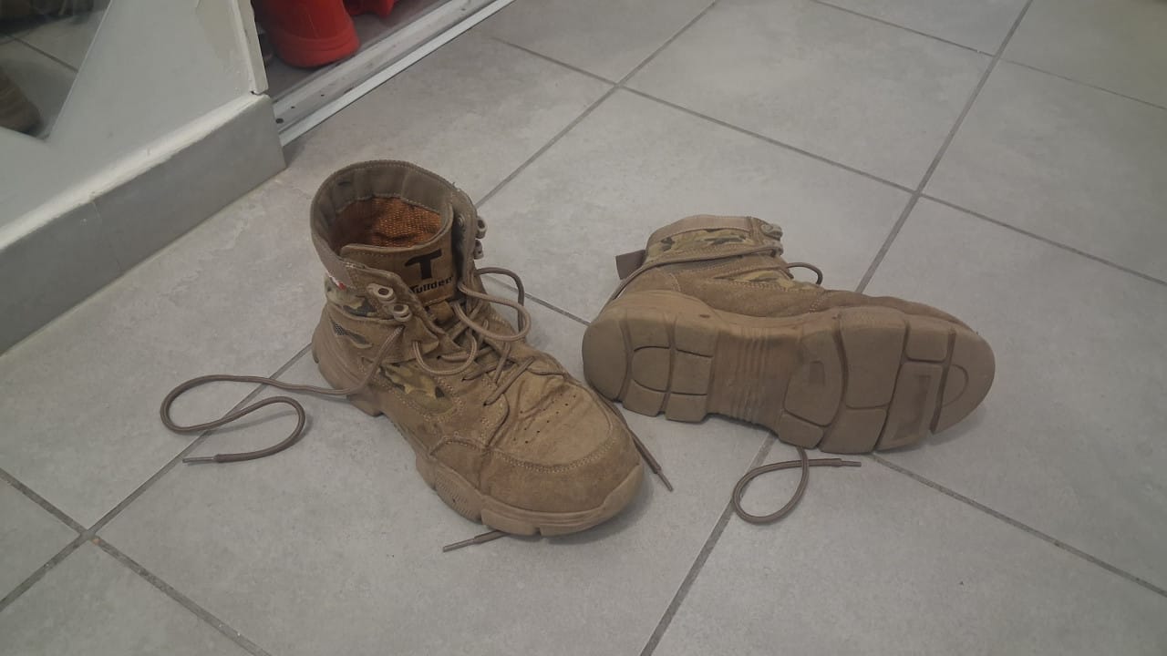 Customer photo review of Bottes de Sécurité Confortables Style Militaire