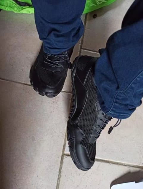 Customer photo review of Baskets de Randonnée Pied Nus Légères