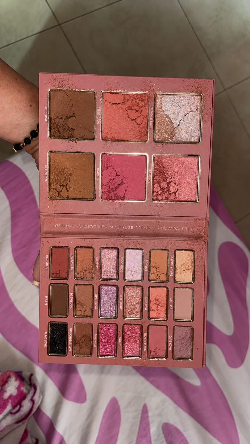 Customer photo review of PALETA DE SOMBRAS STORYTIME SUBLIME