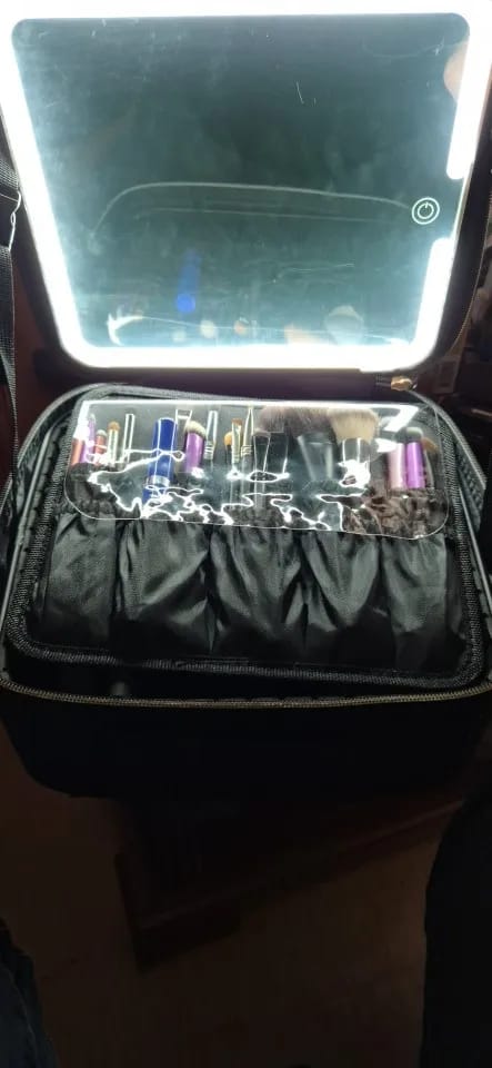 Customer photo review of Vireva Estuche de Maquillaje con Espejo LED