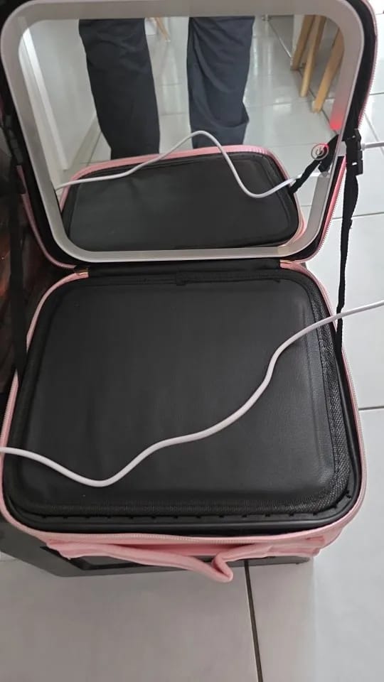 Customer photo review of Vireva Estuche de Maquillaje con Espejo LED