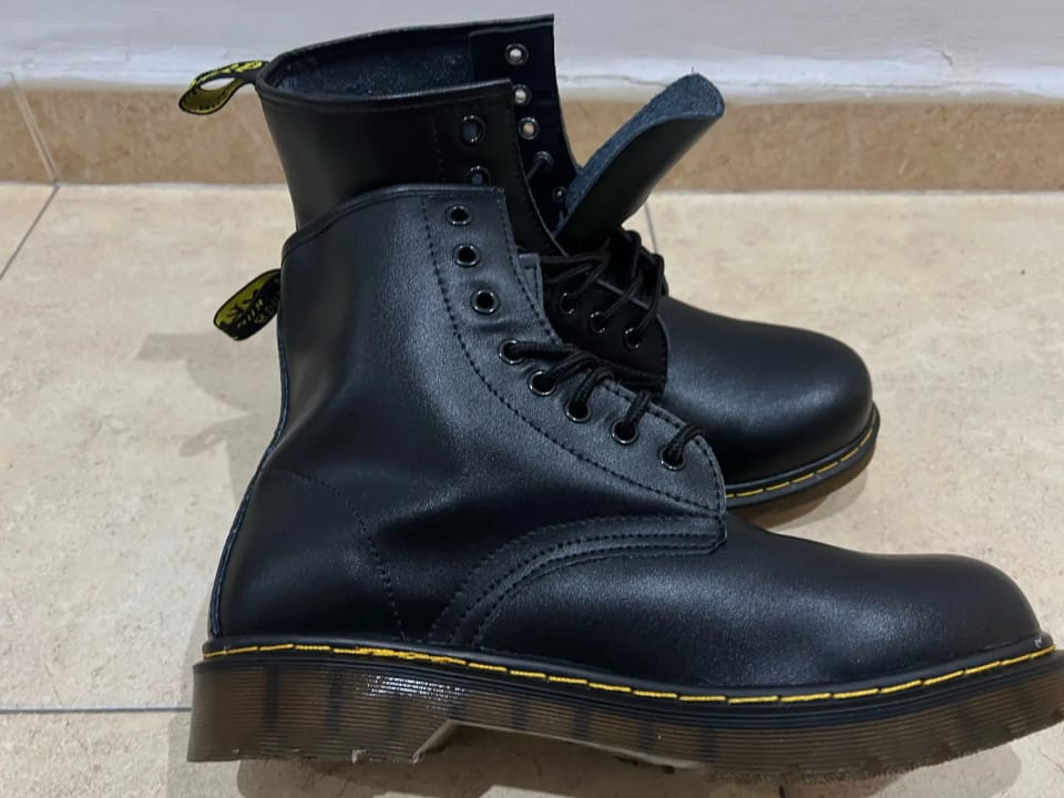 Customer photo review of Bottes Martin classiques haute qualité de style britannique