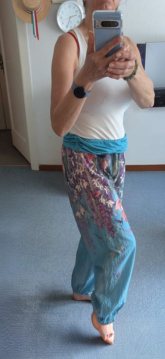 Customer photo review of Buddha Stones Damen-Haremshose aus reiner Baumwolle mit Orchideen- und Vogelmuster, elastischer Bund