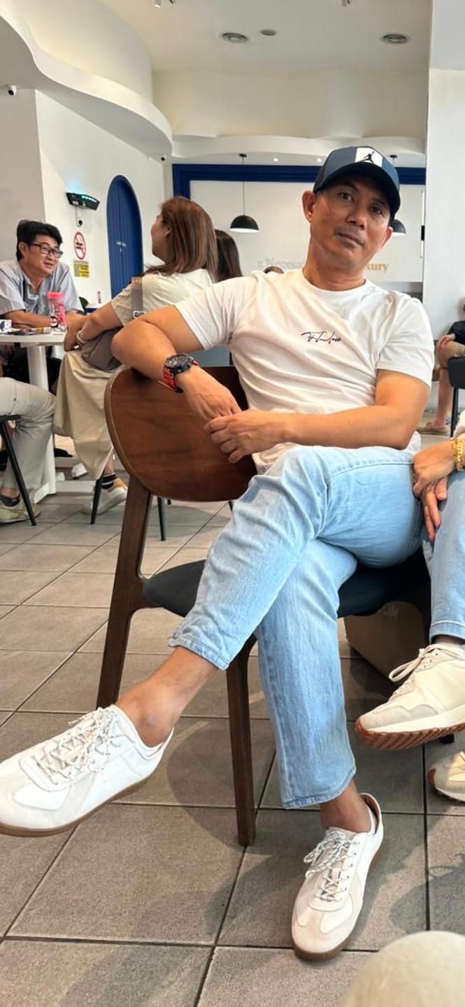 Customer photo review of Zeve Trainers  -  White Gray Suede