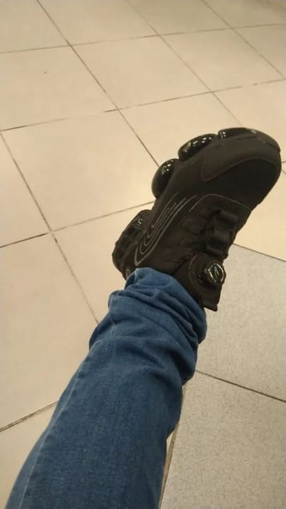 Customer photo review of Chaussures de Sécurité avec Lacet à Bouton Rotatif