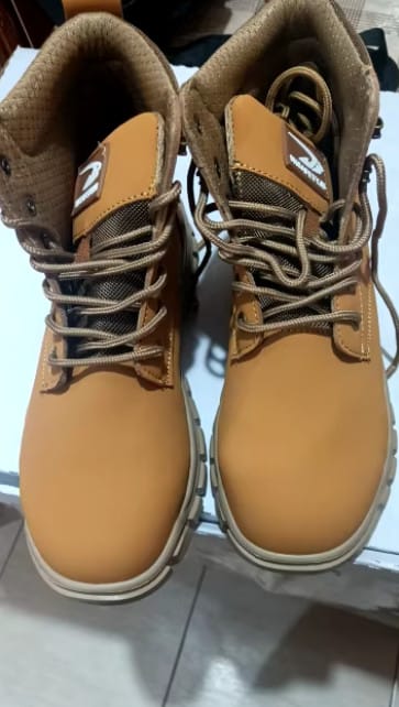 Customer photo review of Bottes de Sécurité Imperméables & Confortables