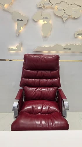 Customer photo review of Ettorez Fortuna High-Back Executive Leatherette Boss Chair