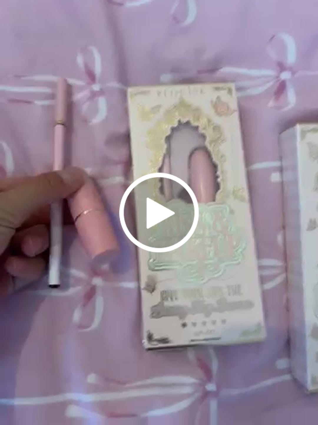 Reseña en vídeo del cliente del kit de lápiz labial y delineador de labios Kiss and Makeup