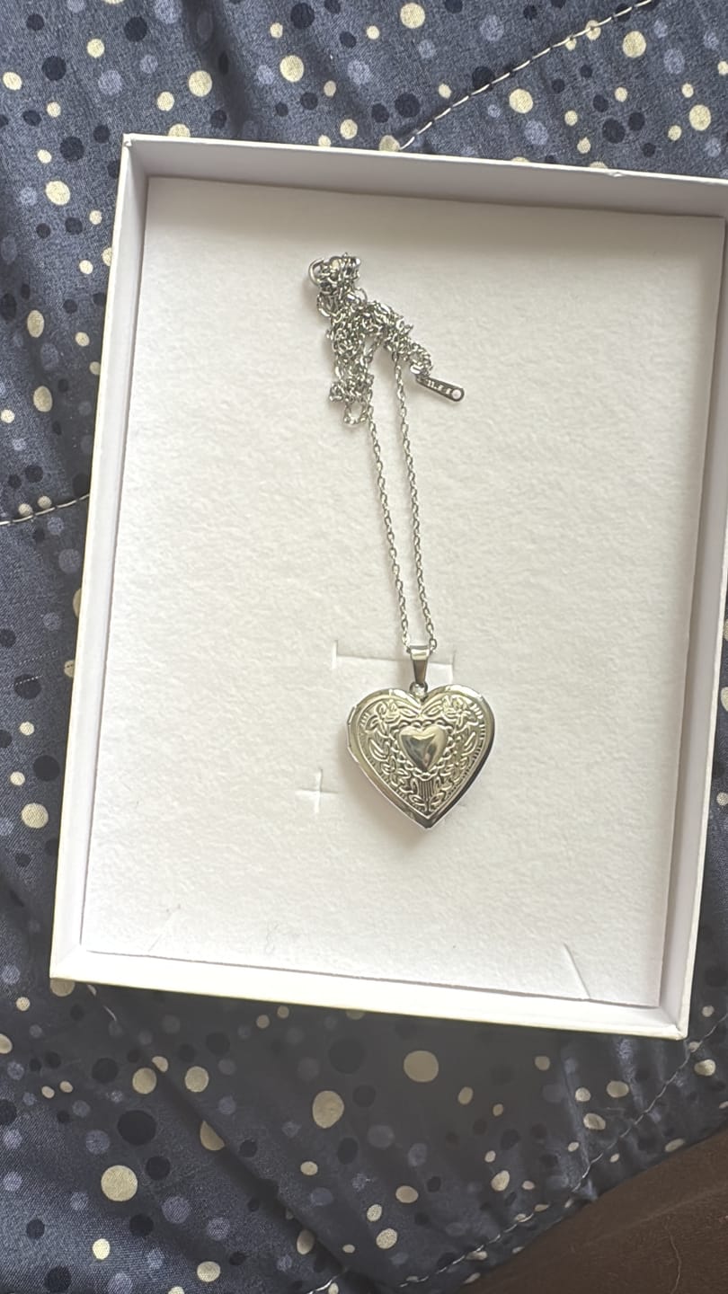 Customer photo review of Collana con Foto custodita nel Cuore e Dedica Personalizzata