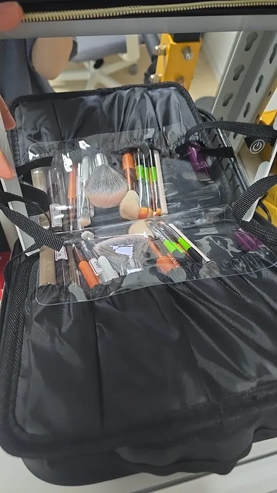 Customer photo review of Vireva Estuche de Maquillaje con Espejo LED