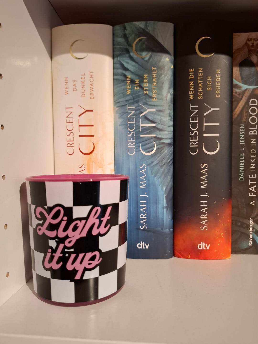 Customer photo review of Light It Up Erdbeere-Vanille Statementkerze – Witchy Deko & Cozy Eyecatcher