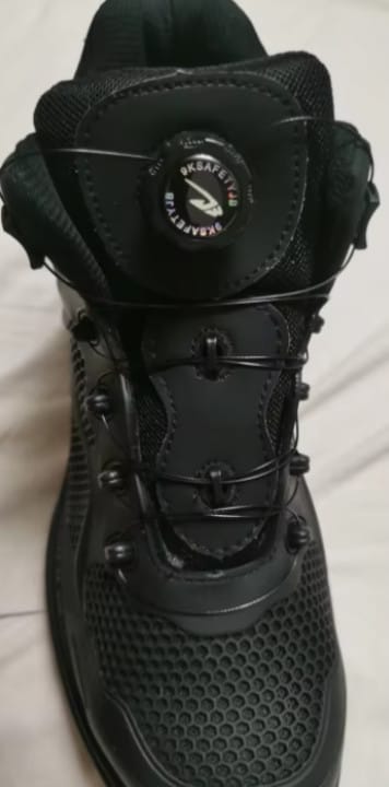 Customer photo review of Chaussures de Sécurité Hautes à Bouton Rotatif