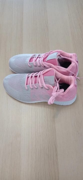 Customer photo review of Baskets de Sport Ultra-légères et Confortables