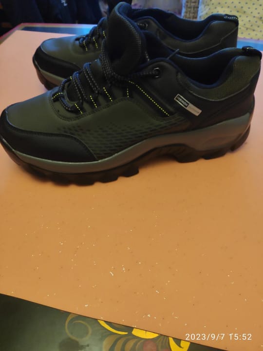 Customer photo review of Chaussures de Randonnée Imperméable Qualité Premium