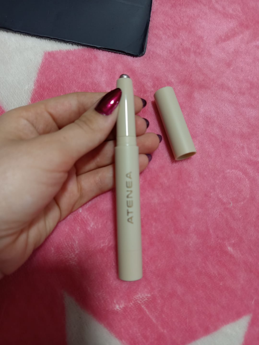 Customer photo review of SOMBRAS CREMOSAS EN BARRA