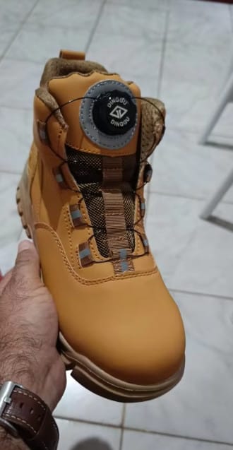 Customer photo review of Bottines de Sécurité Imperméables avec Bouton Rotatif