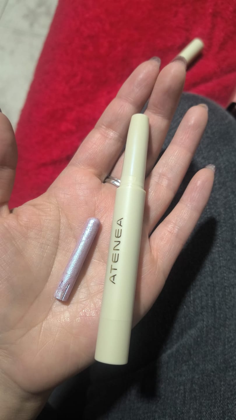 Customer photo review of SOMBRAS CREMOSAS EN BARRA