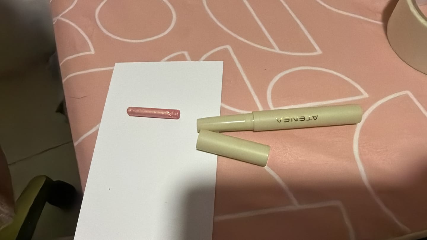 Customer photo review of SOMBRAS CREMOSAS EN BARRA
