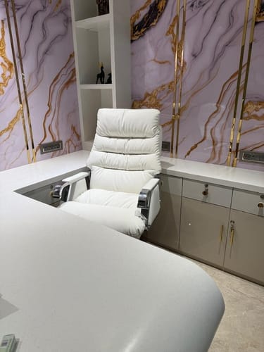 Customer photo review of Ettorez Fortuna High-Back Executive Leatherette Boss Chair