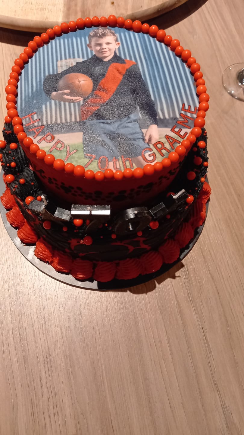 Customer photo review of 15 cm Round Custom Edible Icing Image