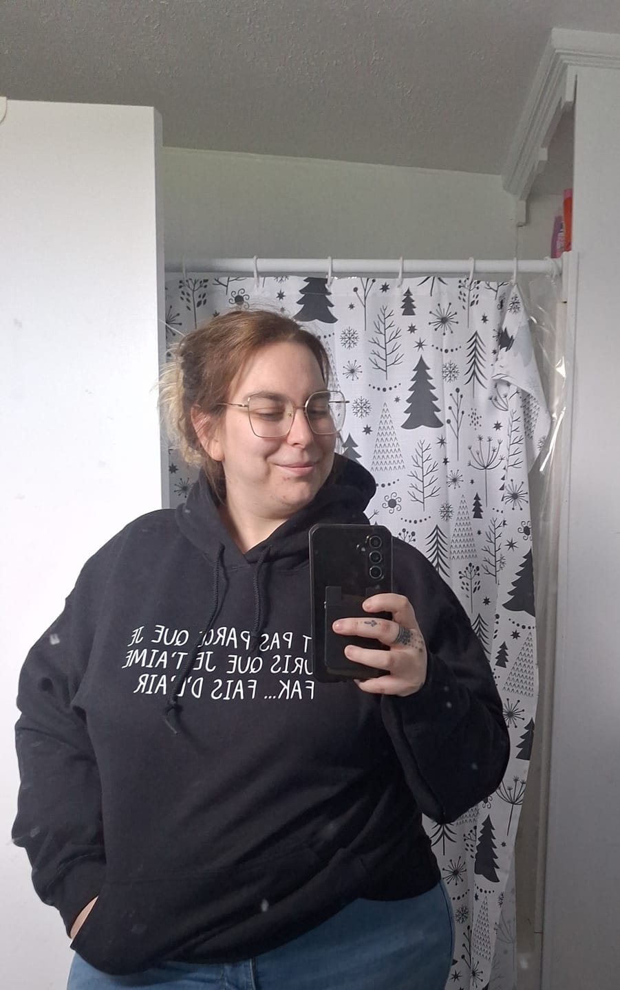 Customer photo review of HOODIE / C'EST PAS PARCE QUE JE SOURIS