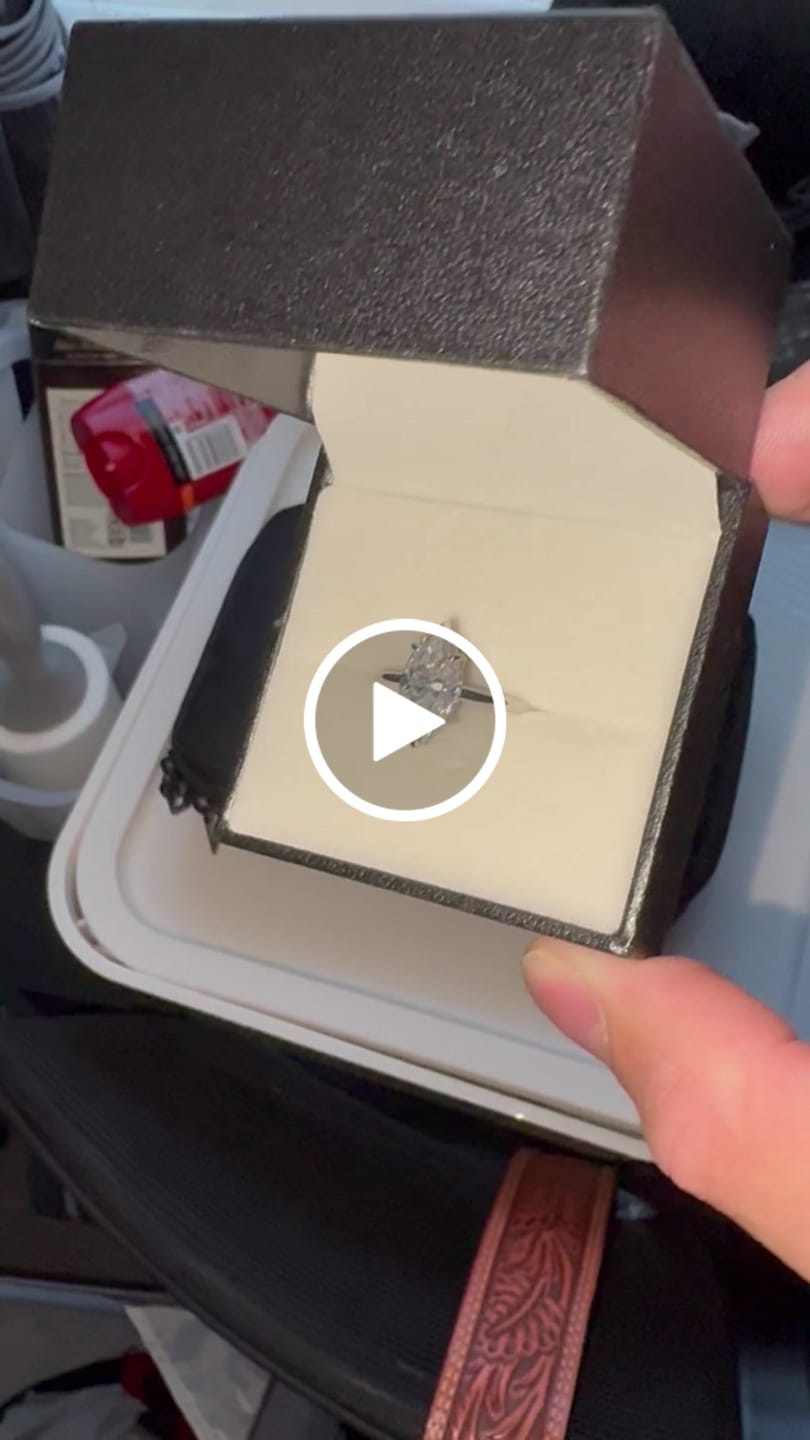 Customer video review of S925 Moissanite 1.0~3.0 Ct Marquise Cut Solitaire White Gold/Yellow Gold Promise Ring For Women