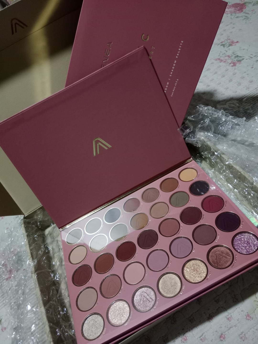 Customer photo review of PALETA DE SOMBRAS CLASSIC MAKEUP EXPERT