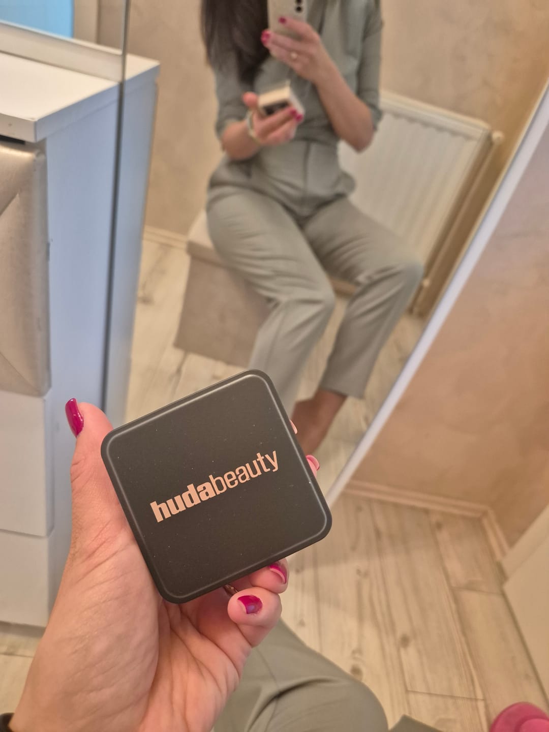 Customer photo review of Huda Beauty Easy Bake Powder