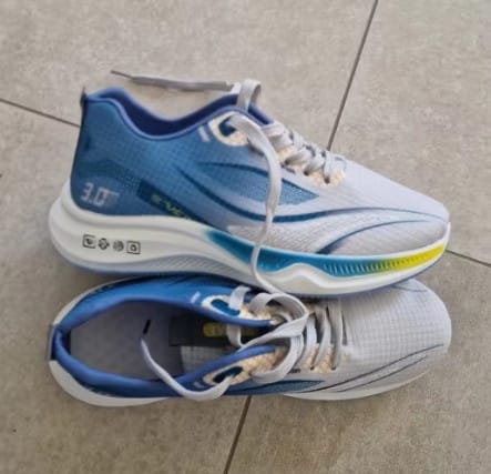 Customer photo review of Baskets de Sport Respirantes et Amortissantes