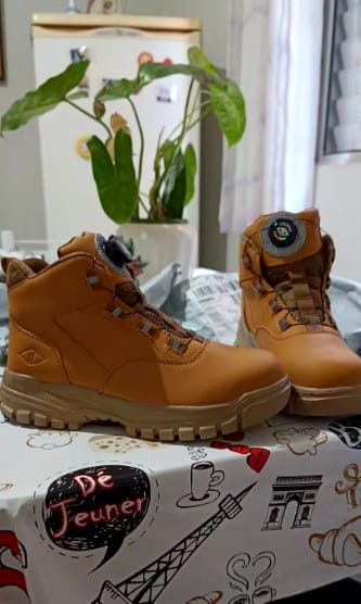 Customer photo review of Bottines de Sécurité Imperméables avec Bouton Rotatif