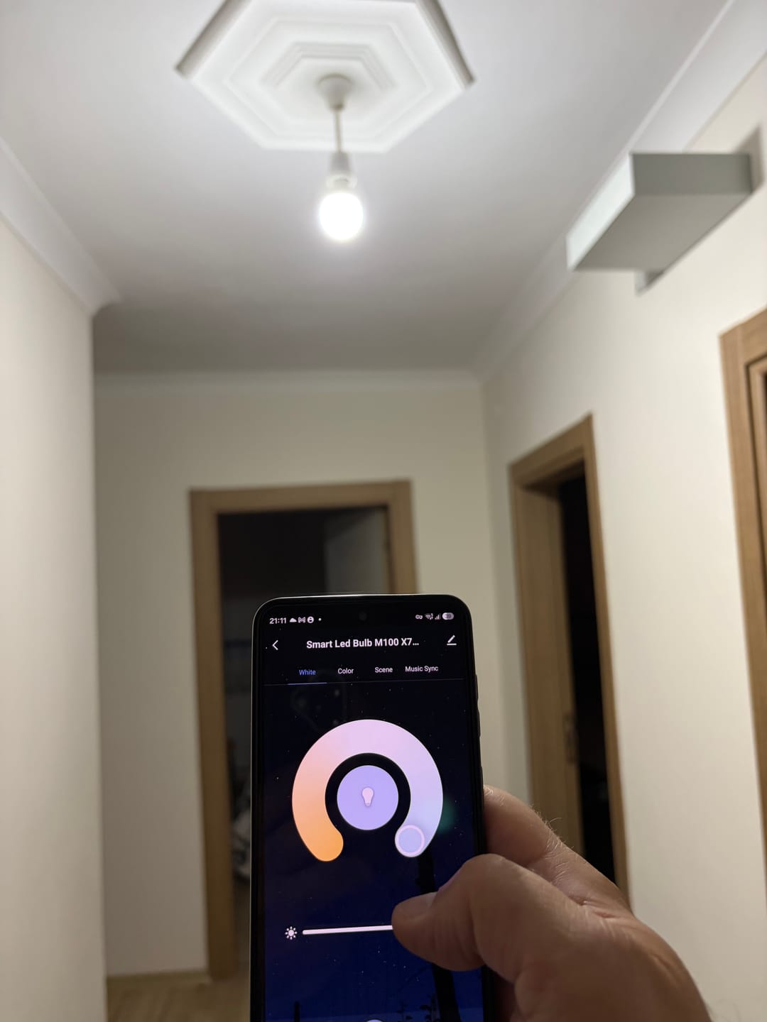 Customer photo review of Akıllı Ampul | 9W, Wifi, 16 Milyon Renk, Mobil Kontrollü, Sesli Komut, RGB Led Ampul (X7021)