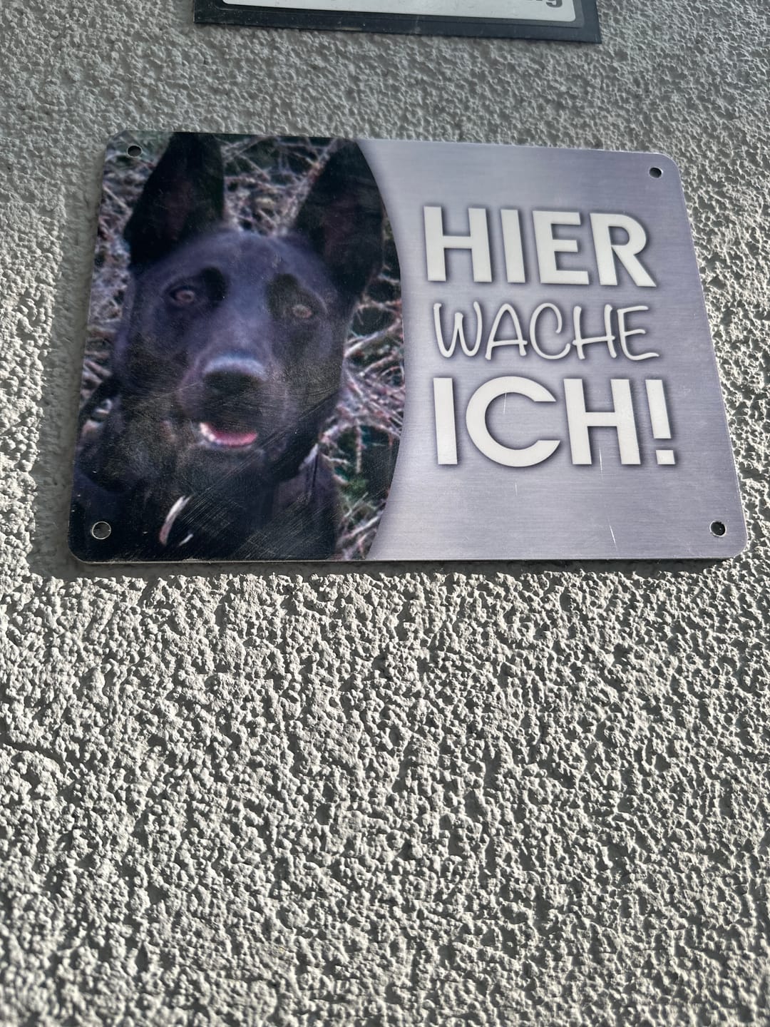 Customer photo review of Hunde-Türschild personalisiert mit Foto & Text (UV- und wetterfest)